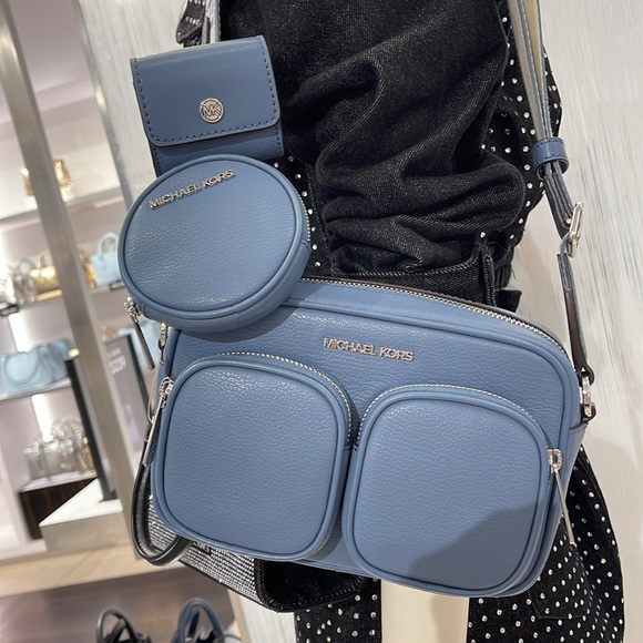 Michael Kors Jet Set Md Leather Crossbody Bag with Case for Apple Airpods Pro® - Picture 9 of 16